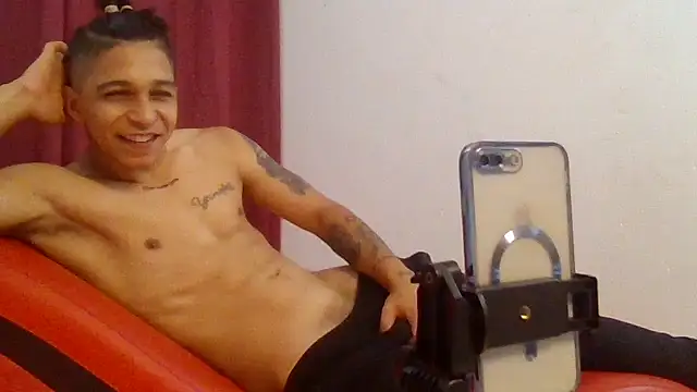 sophieandmarkls's Stripchat show and profile