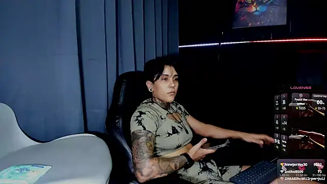 ZhoeStrong's cam snapshot