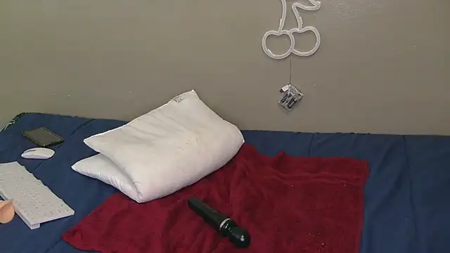 Serafynn's cam snapshot