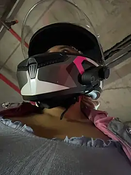 lauraltt live sex cam