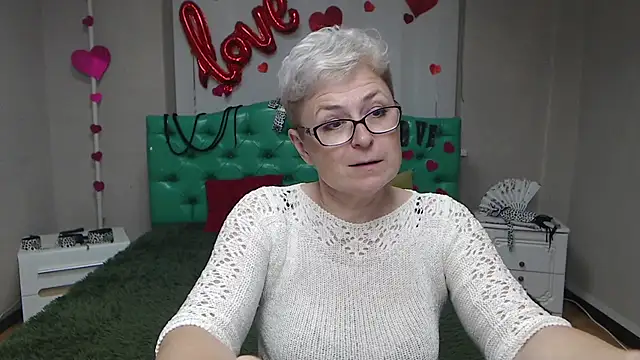 EmiliaGree live sex cam