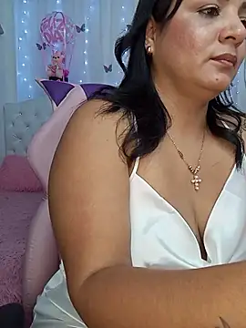 karitomyler__'s cam snapshot