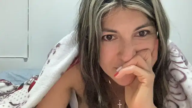 LunaBeya's cam snapshot