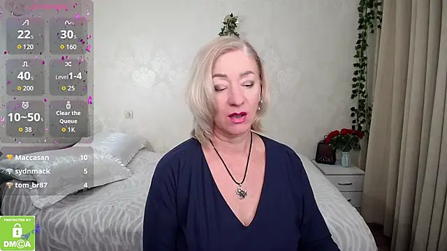 hunters_woman's cam snapshot