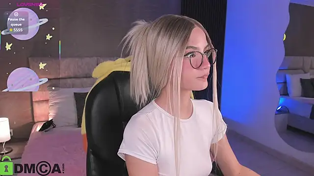 Arinextdoor's cam snapshot