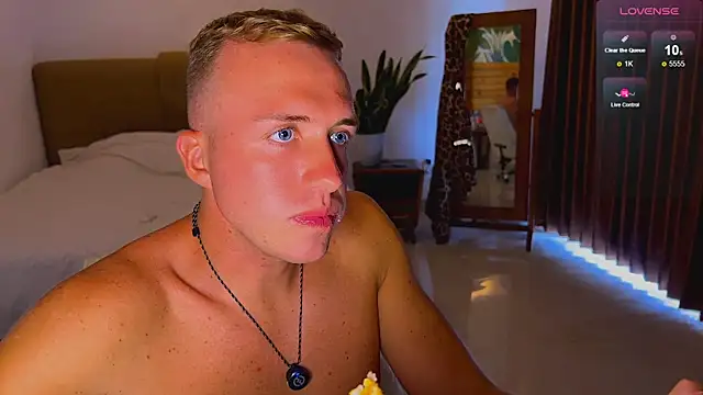 tommy_cumfinger live sex cam