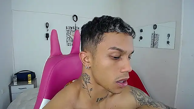 Leonard_Price live sex cam