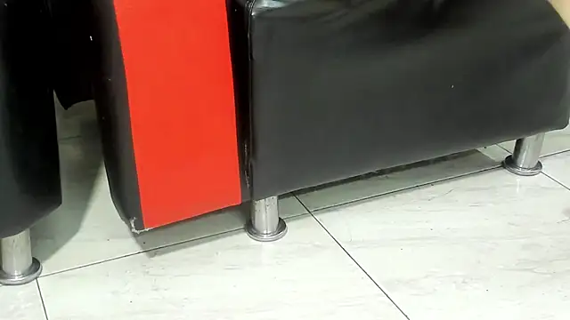 miacam-hot's cam snapshot