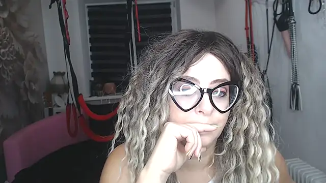 MISSwithDOLLS's cam snapshot