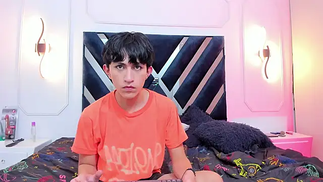 hoot_booys_'s cam snapshot