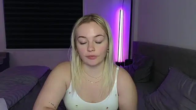 margot_robbie7's cam snapshot