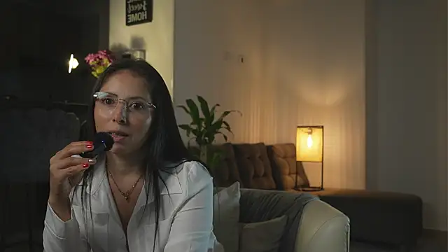 alana_gasparini's cam snapshot