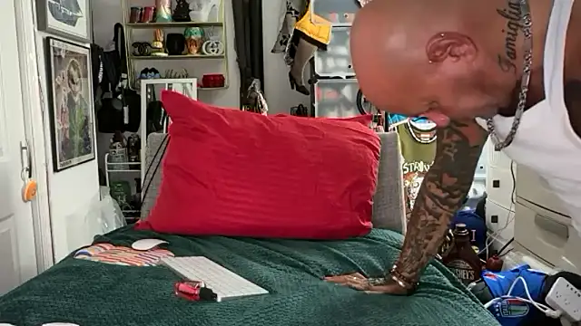 lovetatts64's cam snapshot