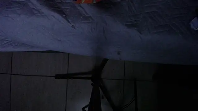 Aliis_Love's cam snapshot