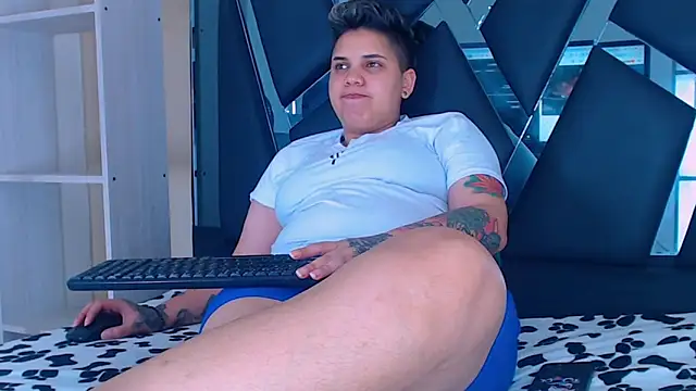 karla_sexy21's cam snapshot