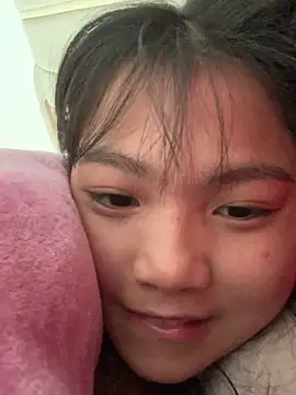 Emlyly-18 live sex cam