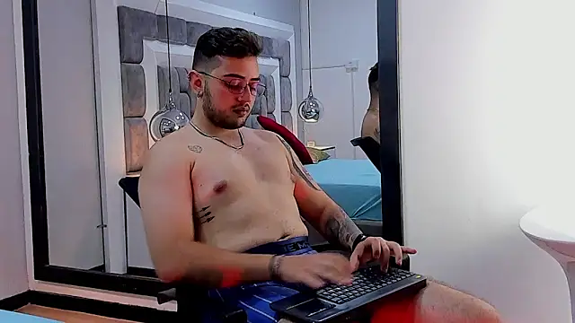 Ethan_Greys's cam snapshot