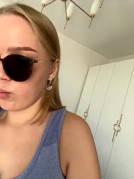 Little_Forest_ELF's cam snapshot