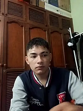 Santiagooo1233 live sex cam