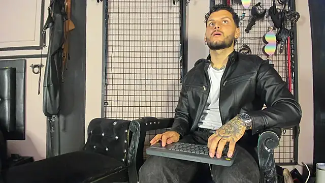 Twisted_Fantasy's cam snapshot