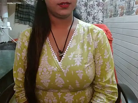 LovingPihu live sex cam