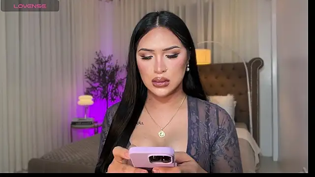 Your_Majesty_Tyra live sex cam