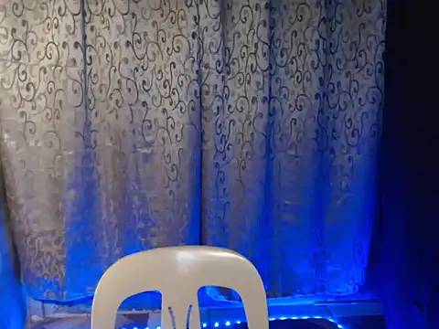 Urhotsilverboy live sex cam