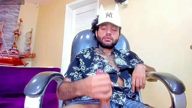 Hottie_Bear's cam snapshot