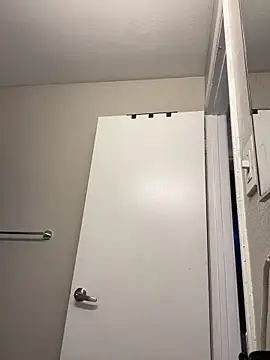 SafeinouterSpace's cam snapshot