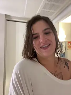 SafeinouterSpace's cam snapshot