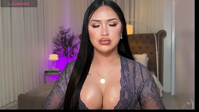 Your_Majesty_Tyra live sex cam