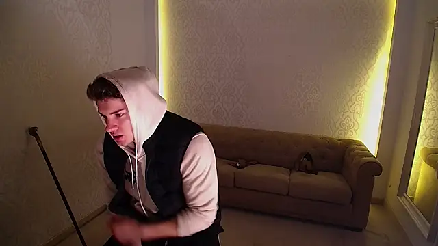 MaxKaiden live sex cam