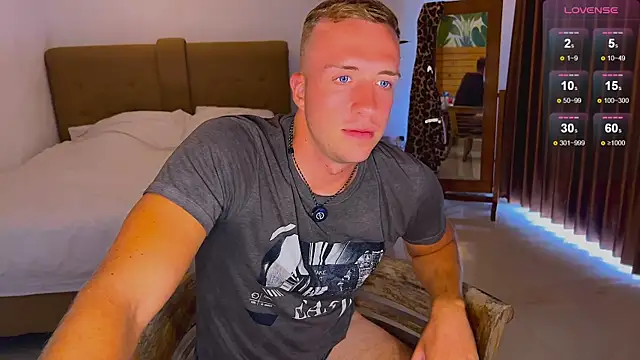 tommy_cumfinger live sex cam