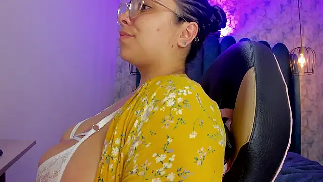 nalalye_cruzz_'s cam snapshot