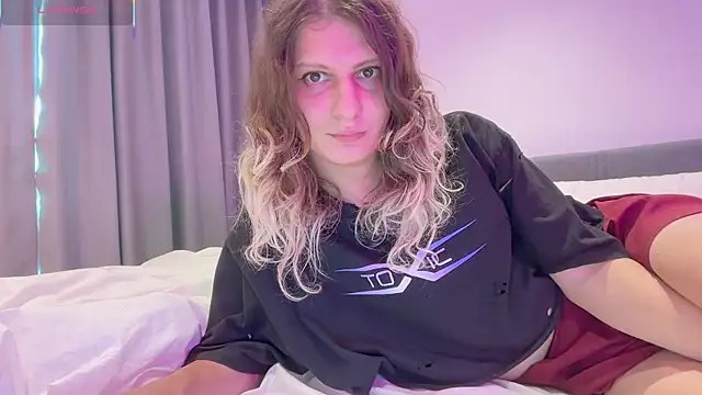 AlicePinkhead live sex cam