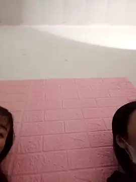 Kiuwi-omao live sex cam