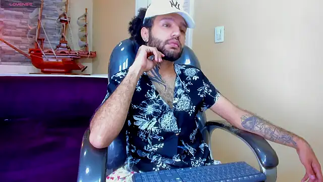 Hottie_Bear's web cam