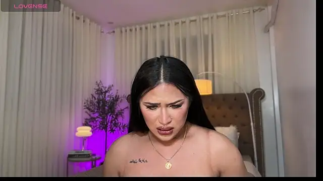 Your_Majesty_Tyra live sex cam