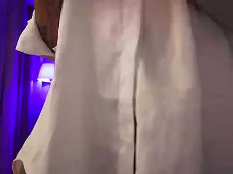 Babyfoxalice's cam snapshot