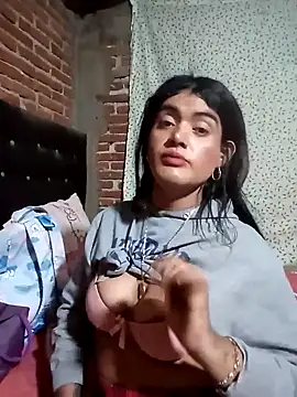 yovana13 live sex cam