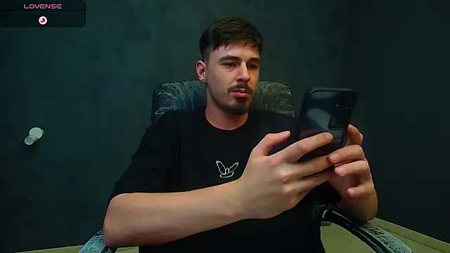 EnzoRace live sex cam