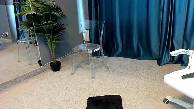 LaurynCopper live sex cam