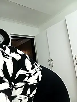 HipsDontLieX95 live sex cam