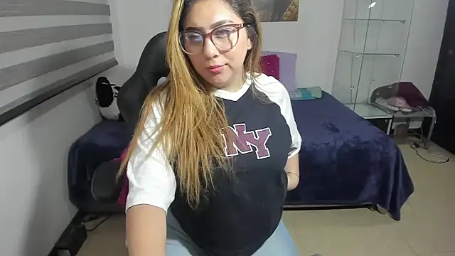 antonella4youu's cam snapshot