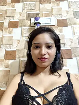 QUEEN-ADITI live sex cam