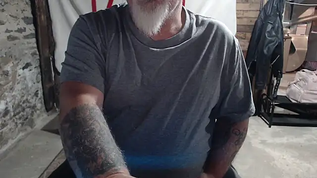 Newfiesausage1972 live sex cam