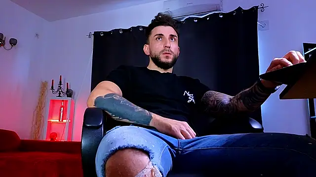 MightyAaron66 live sex cam