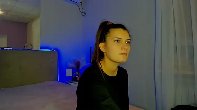 Laura_Leee's cam snapshot