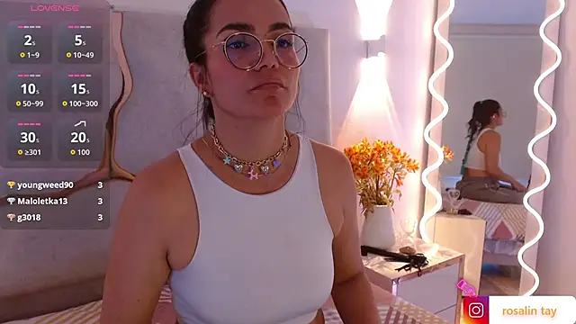 Rosalind_tay's cam snapshot