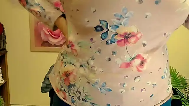 TwoBigSuns's cam snapshot